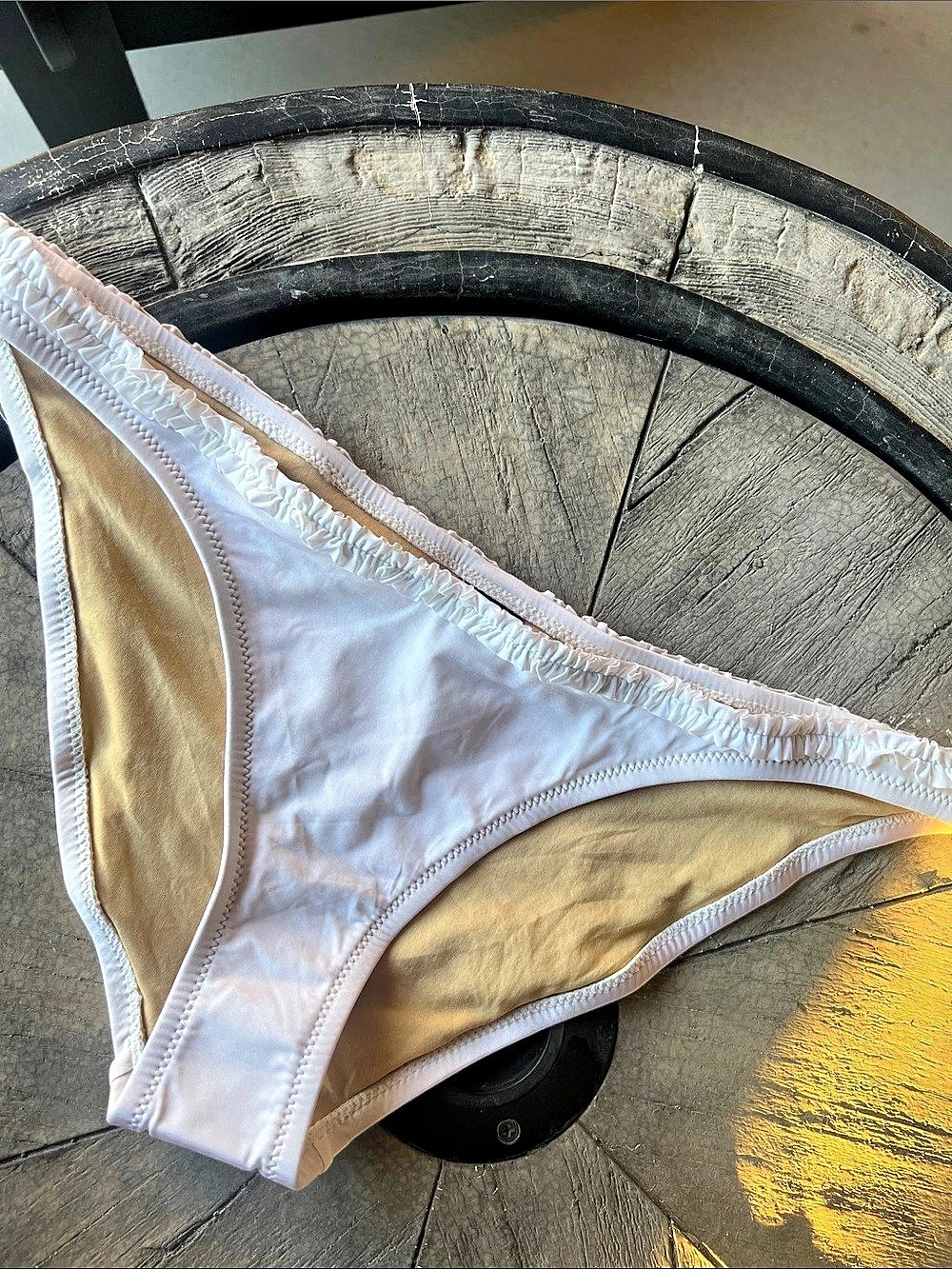 BCBGMAXAZRIA detailed edging Bottom Bikini Bottom in White Size Large NWT. B22